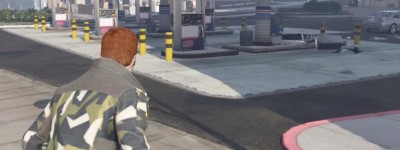 《GTA5》物理细节演示，在加油站吸烟会发生什么？模拟现实